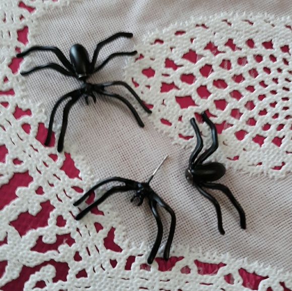 Spider Earring! - Picture 2 of 4